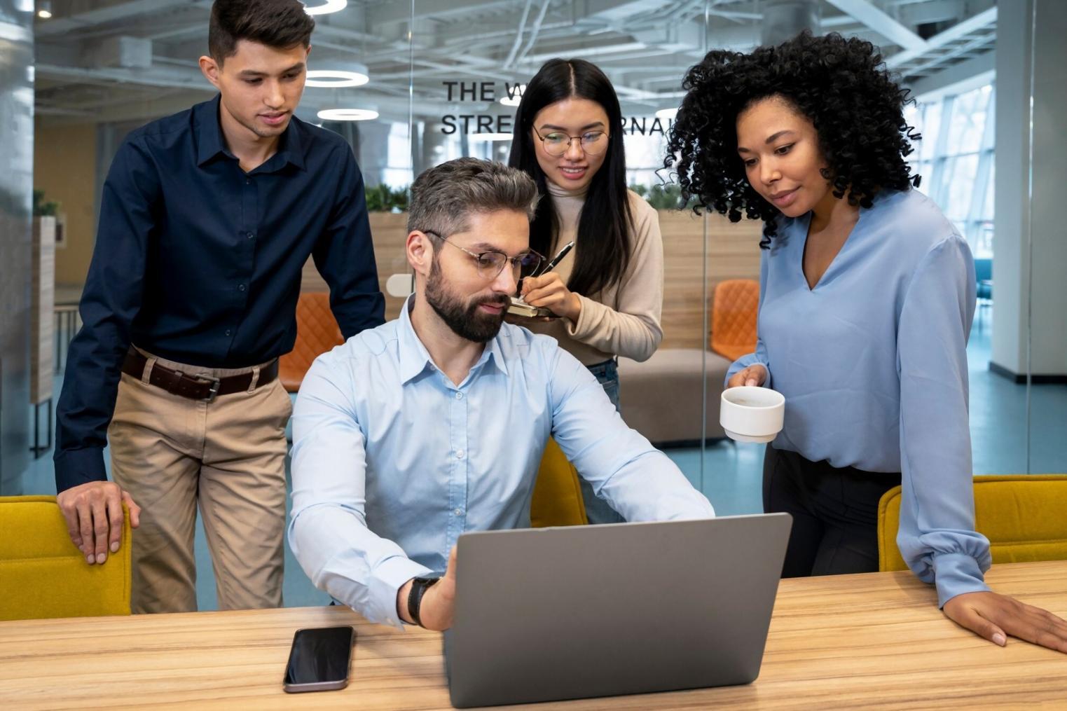 Groupe de participants lors d'un exercice collaboratif sur la planification financière